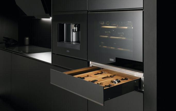 specjalistyczna szuflada AGD pod winiarkę