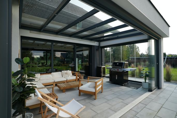 jak urządzić szklaną werandę