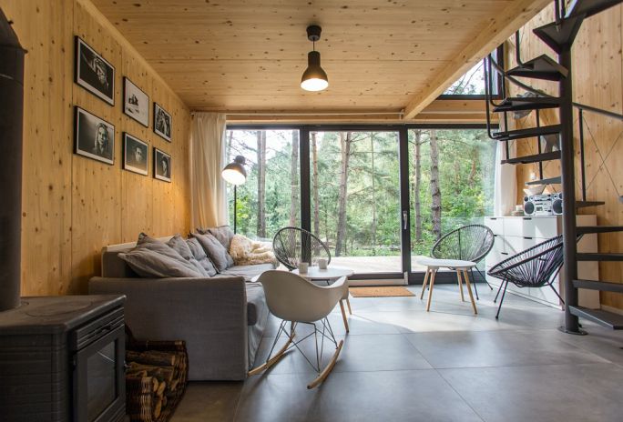 nowoczesne wnętrza domków drewnianych