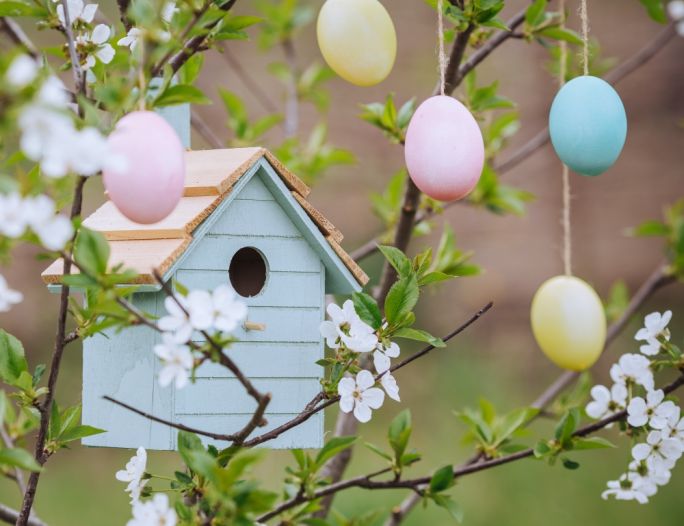 ozdoby wielkanocne przed domem