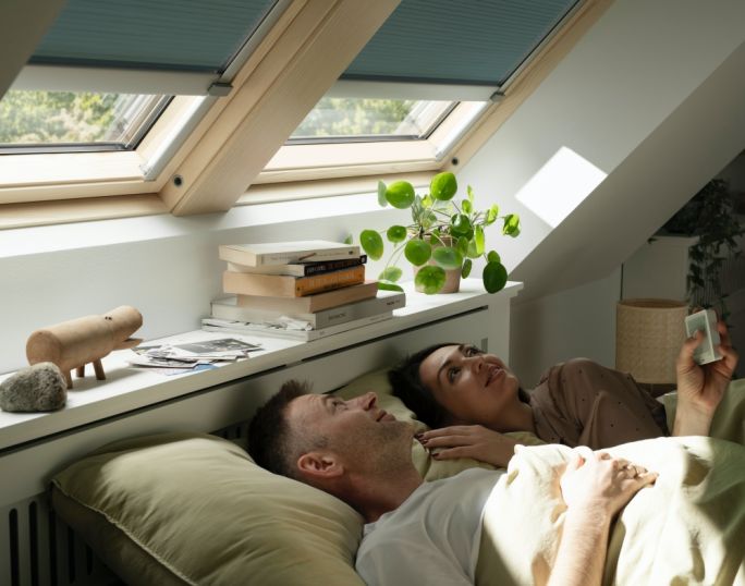 wewnętrzne rolety elektryczne i solarne VELUX