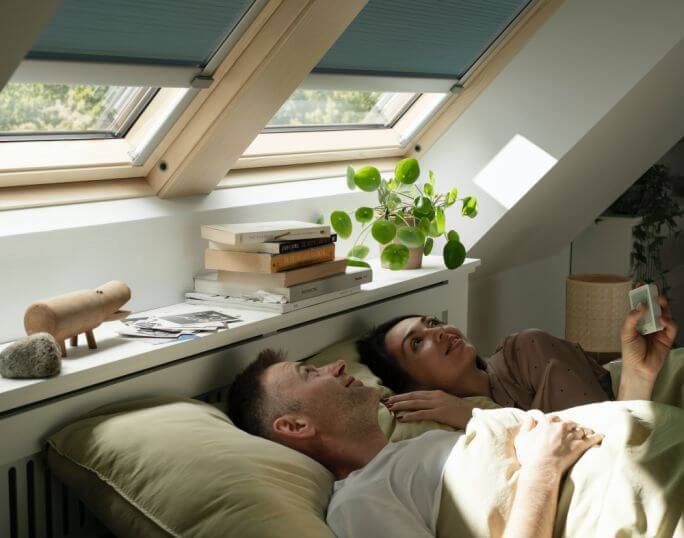 wewnętrzne rolety elektryczne i solarne VELUX