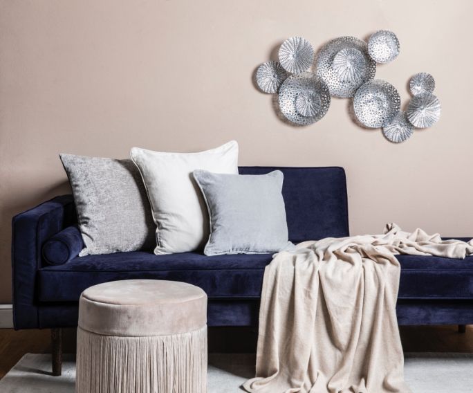dekoracje ścienne nad kanapą