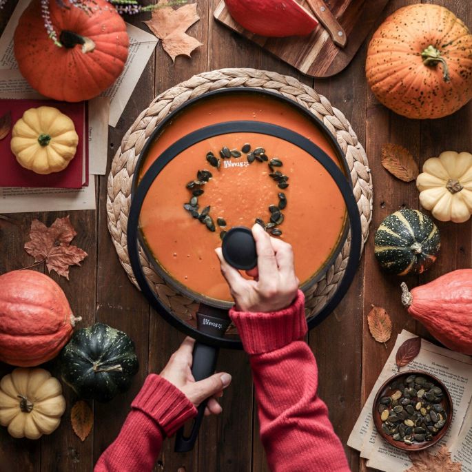 patelnia wok z pokrywką