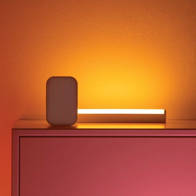 Inteligentna lampa stołowa WiZ Bar Light z ciepłym nastrojowym podświetleniem