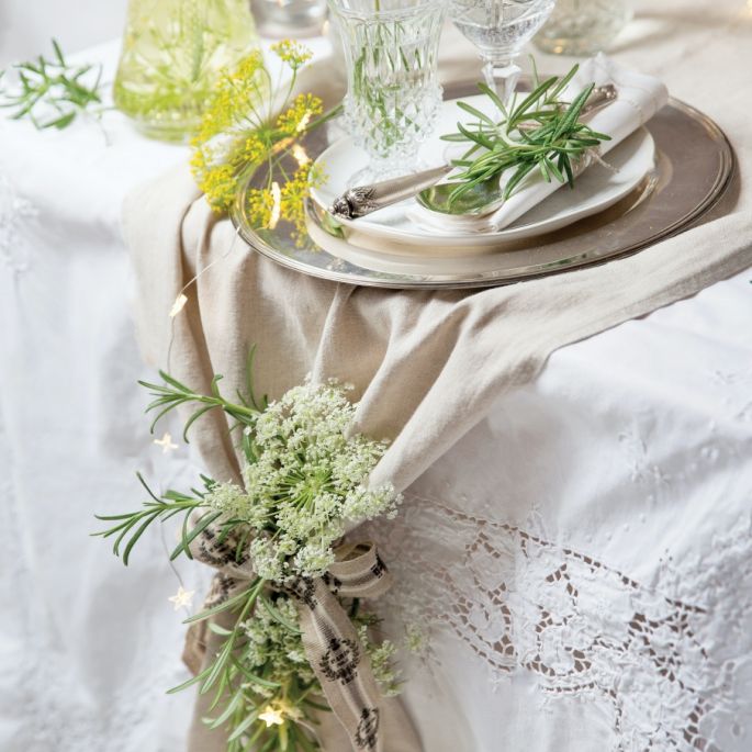 dekoracje stołu diy z ziołami z ogródka