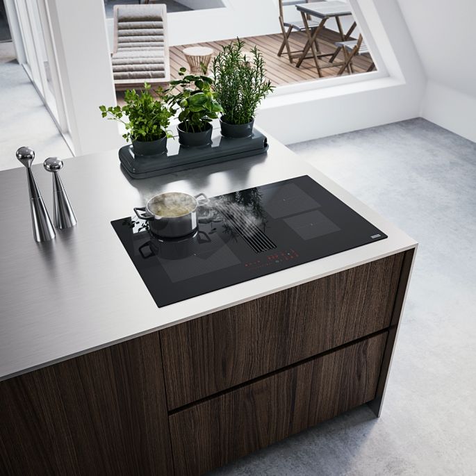 płyta indukcyjna ze zintegrowanym okapem