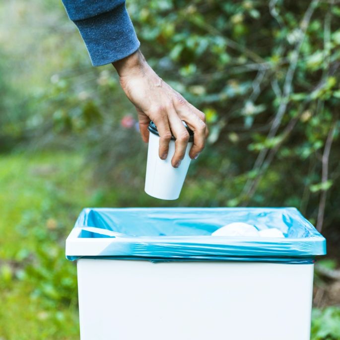kosz miejski w centrum miasta i na terenach rekreacyjnych