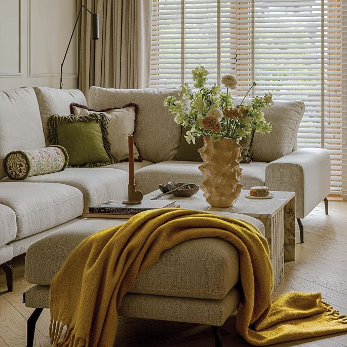 marmur sztukaterie i wysmakowane detale w mieszkaniu florystki