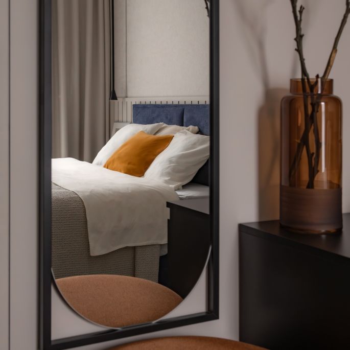 małe mieszkanie w kontrastowych kolorach