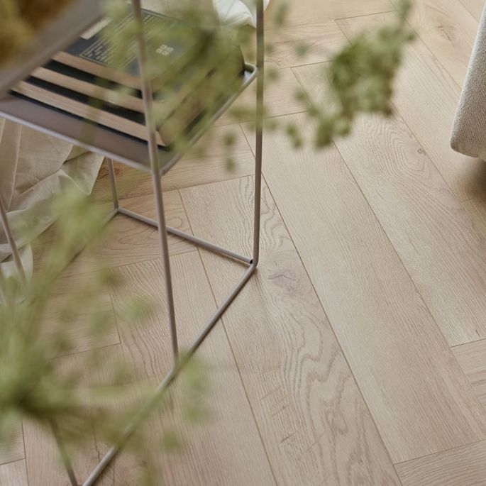 podłoga w jodełkę wraca do gry