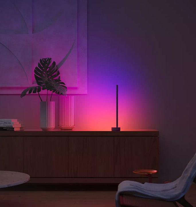 lampa gradientowa Signe w salonie