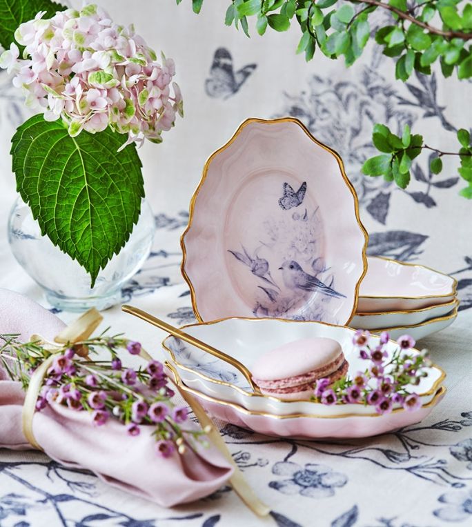 elegancki zestaw porcelany na święta