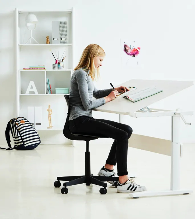 biurko zdrowe dla kręgosłupa