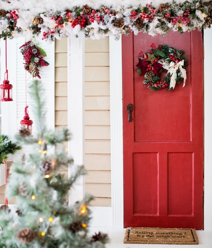 dekoracje bożonarodzeniowe na drzwi wejściowe