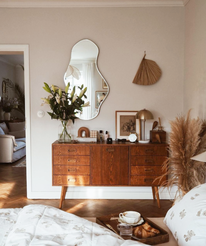 mieszkanie w kamienicy łóżko w sypialni