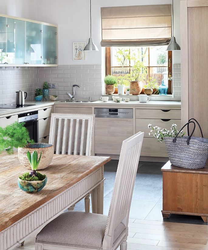 blat kuchenny pod oknem