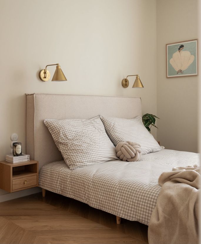 przytulna sypialnia w stonowanych kolorach