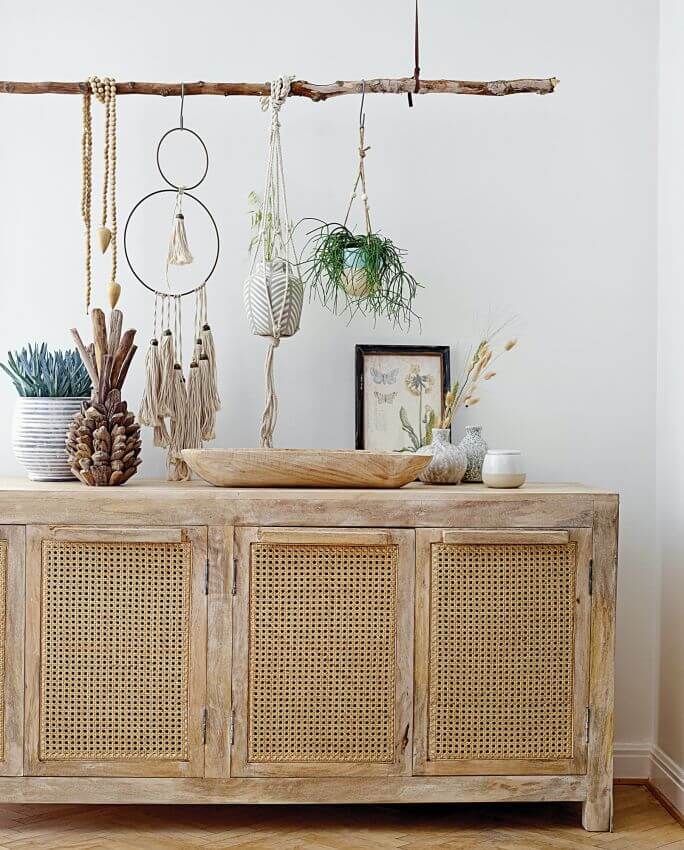 jak zaaranżować komodę w salonie