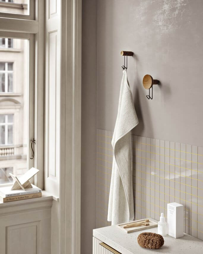 kratka we wnętrzach na ścianie