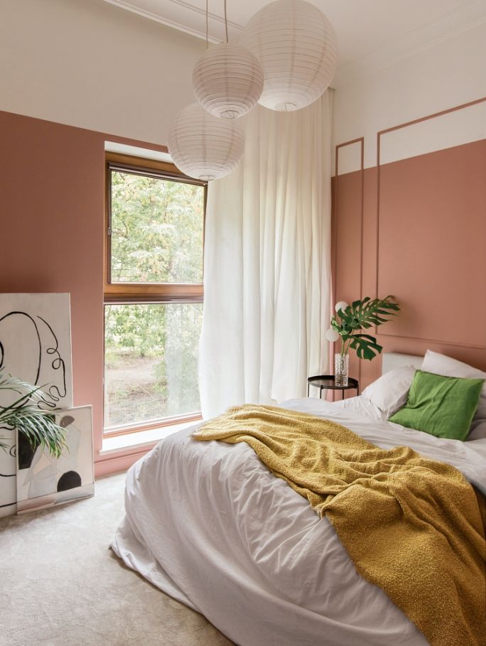 kolorowe sztukaterie na ścianie