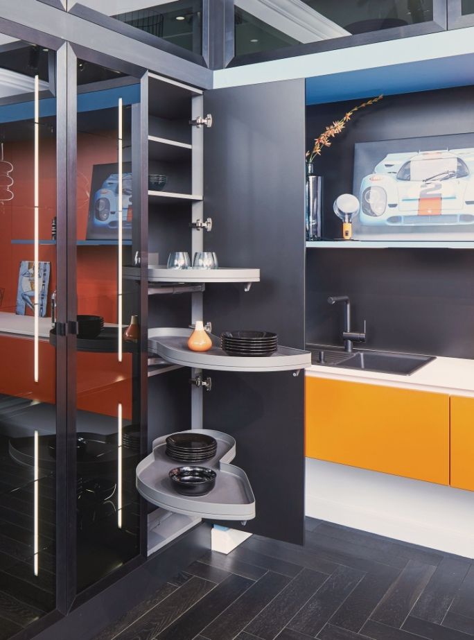 szafka narożna do kuchni z wysuwanymi półkami obrotowymi