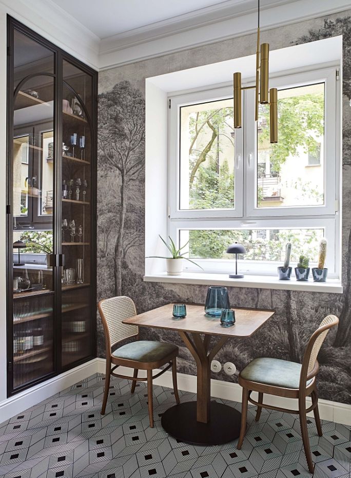 tapeta jak obraz na ścianie w kuchni