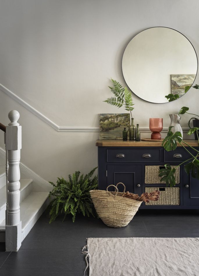 lustro nad komodą w przedpokoju