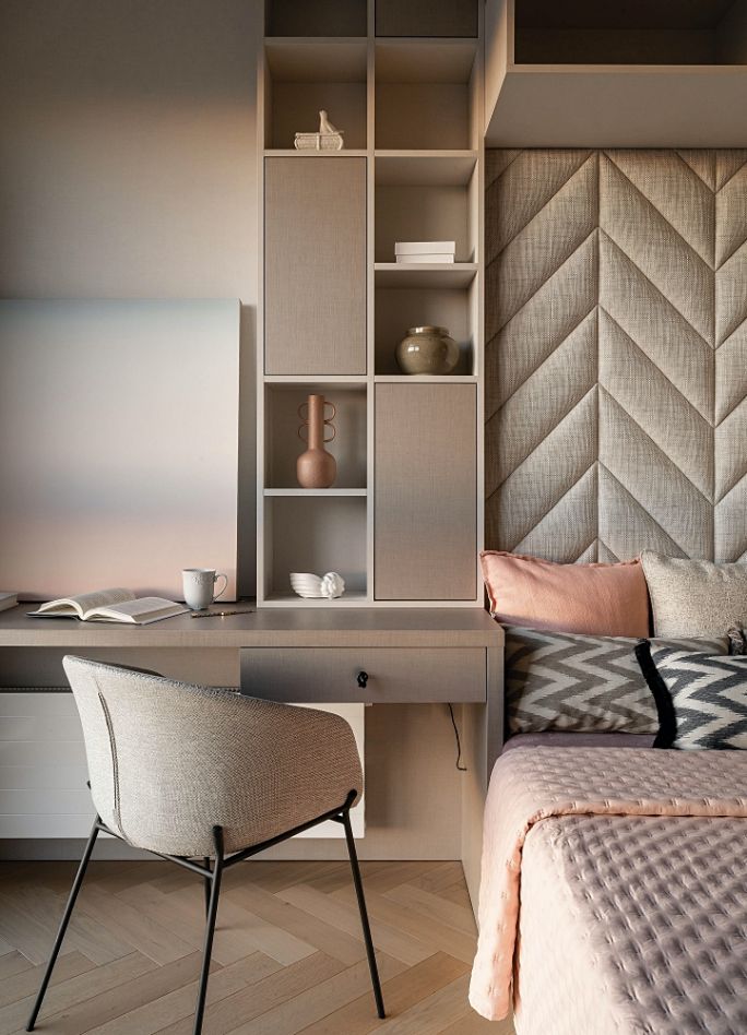 elegancka i artystyczna sypialnia modern classic