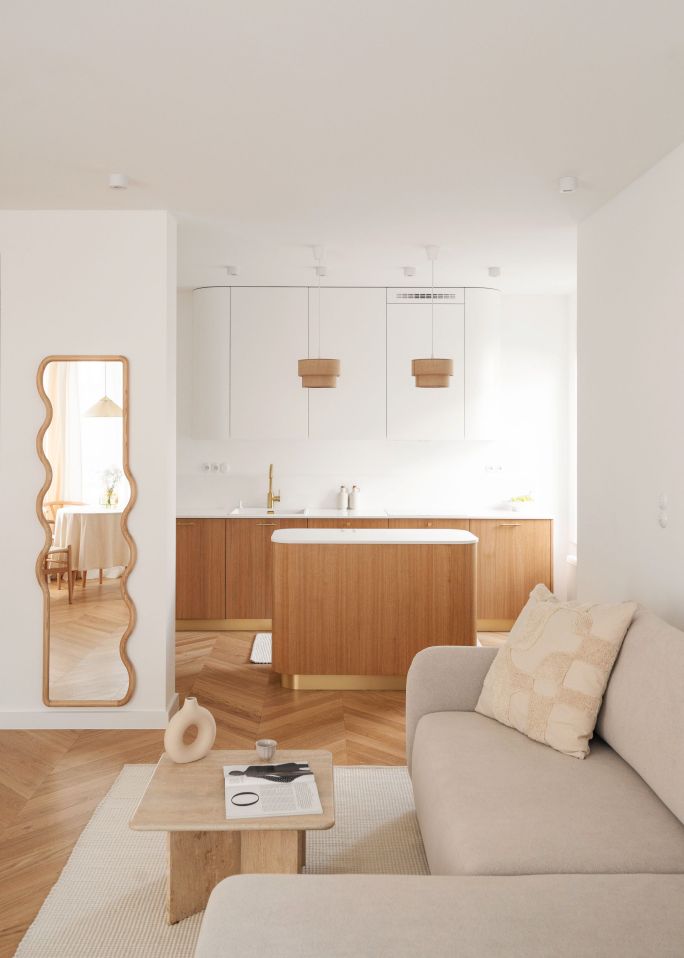 białe kuchnie z drewnem