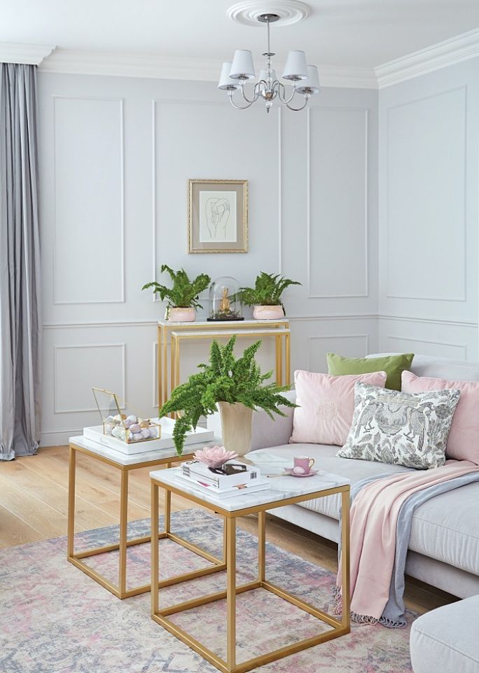 pastelowy różowy w salonie