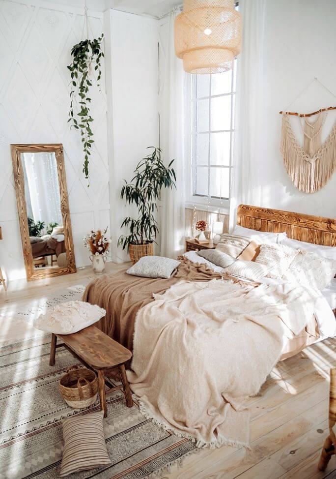 okno w sypialni w stylu boho