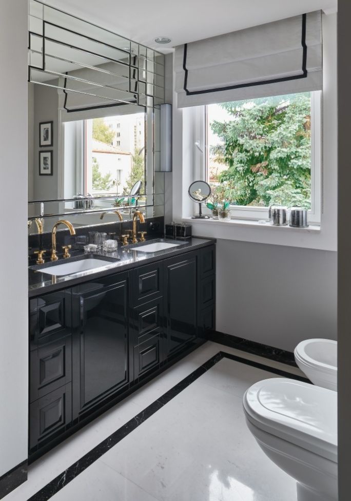 czarne i złote dodatki do łazienki