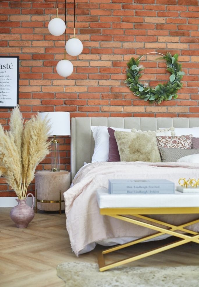 co zamiast szafki nocnej postawić przy łóżku