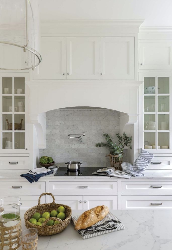 biała kuchnia w stylu coastal