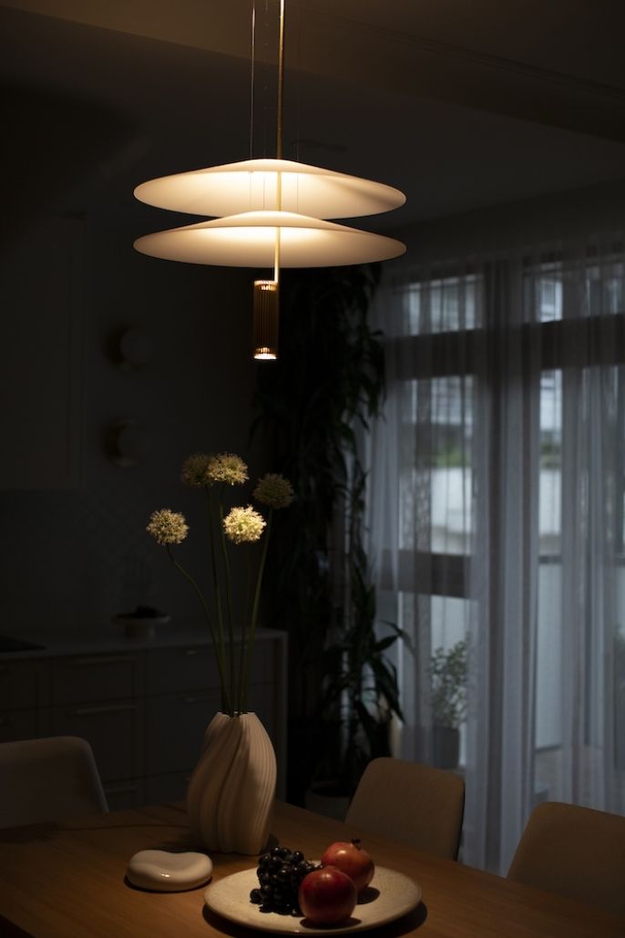 lampa nad stołem jadalnym