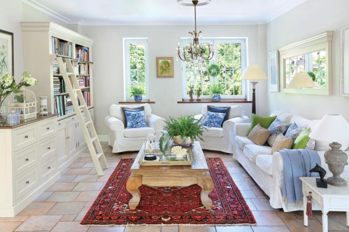 aranżacja salonu z białym meblami