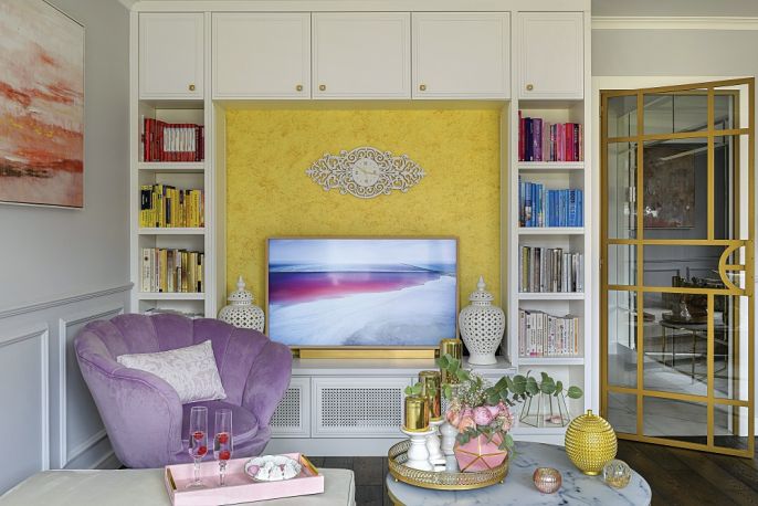 zabudowa ściany tv w salonie