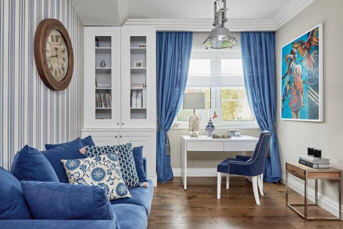 niebieskie dekoracje i dodatki w stylu Hamptons