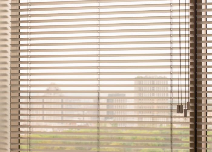 żaluzje drewniane do biura