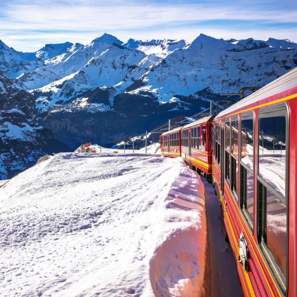 nowoczesna podróż pociągiem symboliczny sposób na rozpoczęcie roku