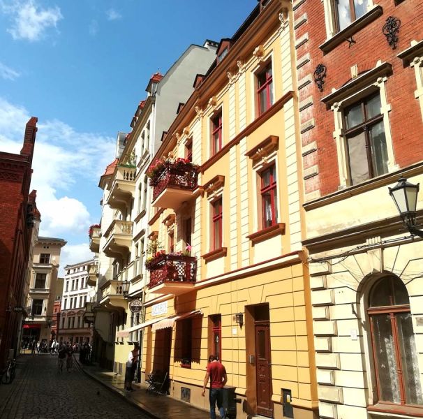 sztukateria elewacyjna styropianowa – listwy na elewacje