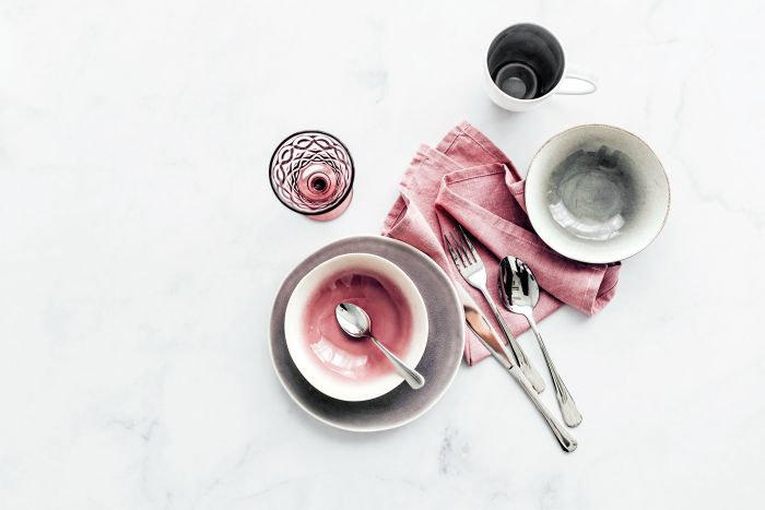 Kamionka z serii Tillatala (miski, talerze i kubki), sztućce Ester Silver, DUKA