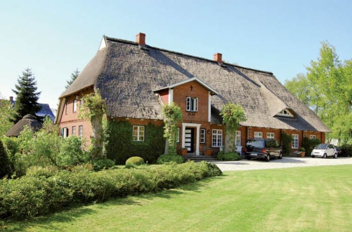 Dom zbudowano w latach 20. XIX w. Jednak czas i chybione pomysły poprzednich właścicieli sprawiły,