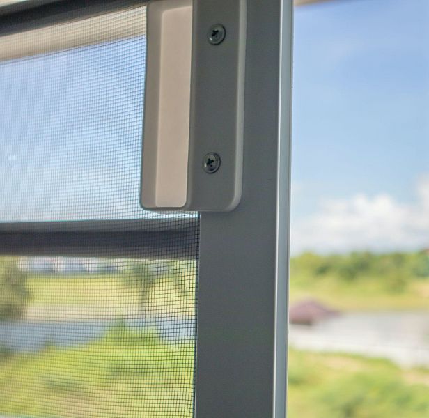 jak wybrać skuteczną moskitierę na okno