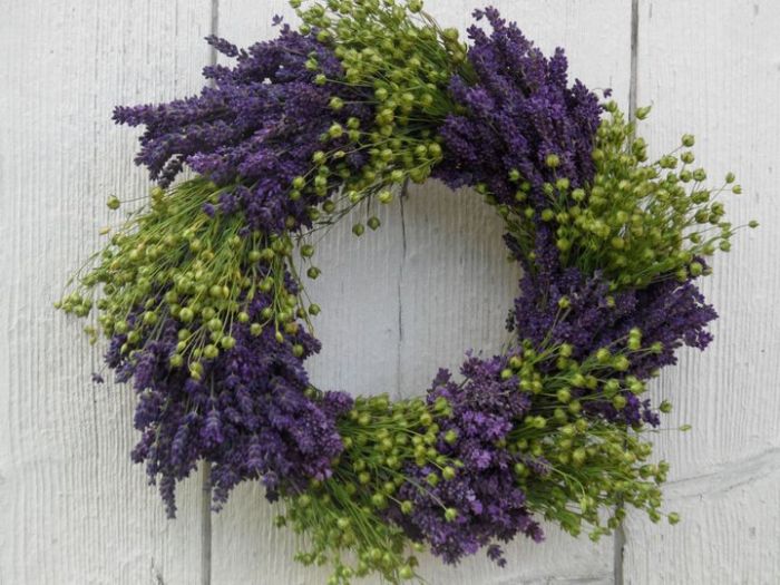 Może być piękną ozdobą drzwi czy stołu. Izabela Niżyńska i Piotr Niżyński , www.lawendowapasieka.pl