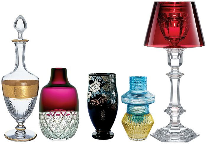 Od lewej: klasyczna karafka, pucharek projektu Jaime Hayona, wazon Vasques z 1925 r., wazon Patricii