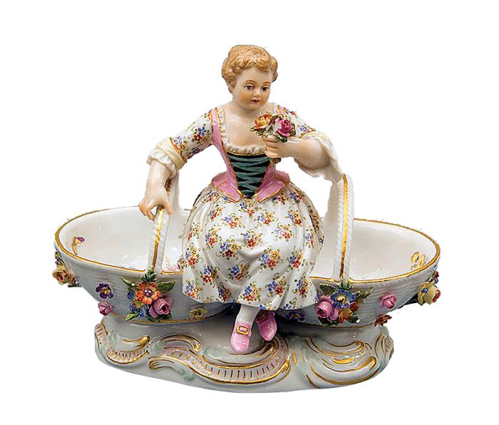 Solniczka porcelanowa, XIX w. Scenografia uczty