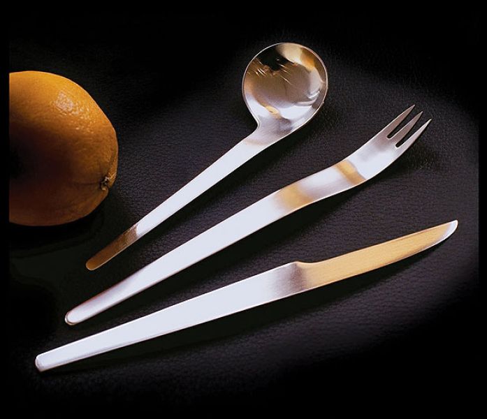 Stalowe, smukłe, gładkie i matowe. Proste do bólu.