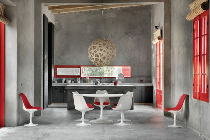 Stół Tulip Eero Saarinena